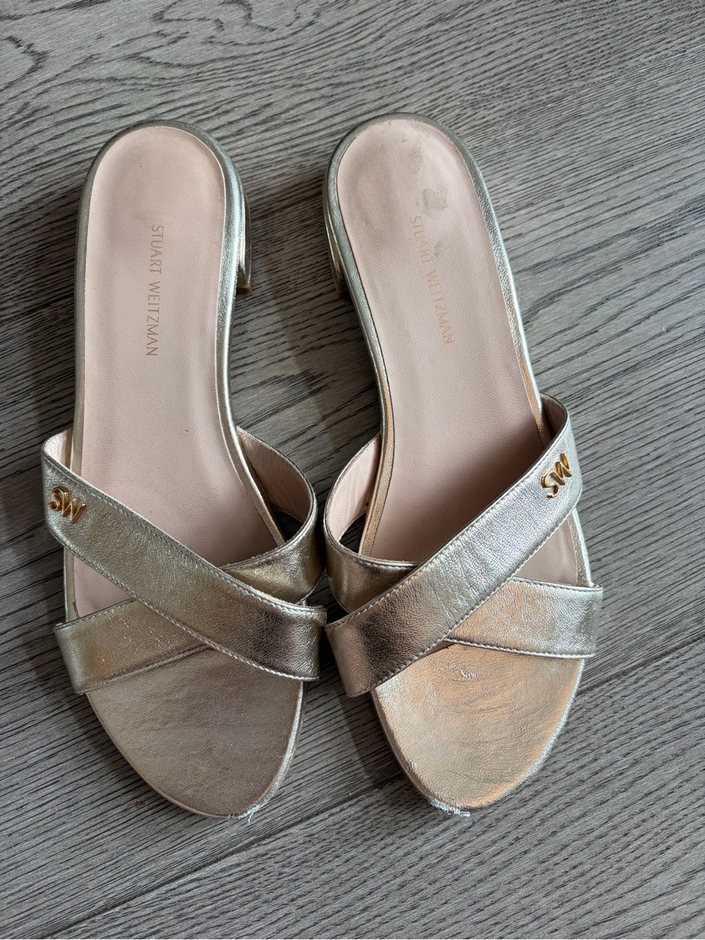 Stuart Weitzman Gold Leather Slides – Size 8